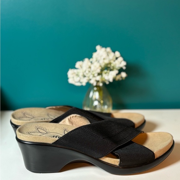 Raffini Black Cross-Strap Mules - Picture 4 of 6